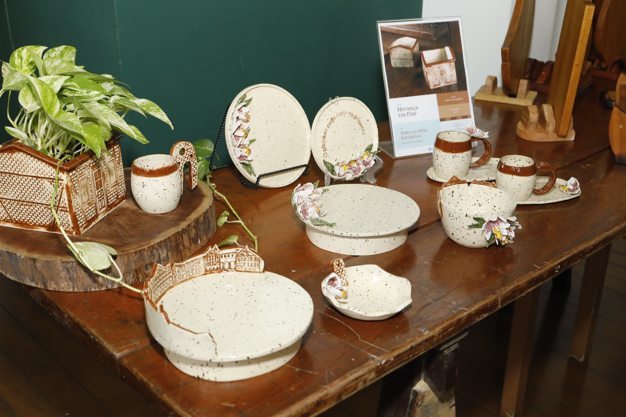 Catálogo apresenta produtos artesanais com identidade blumenauense