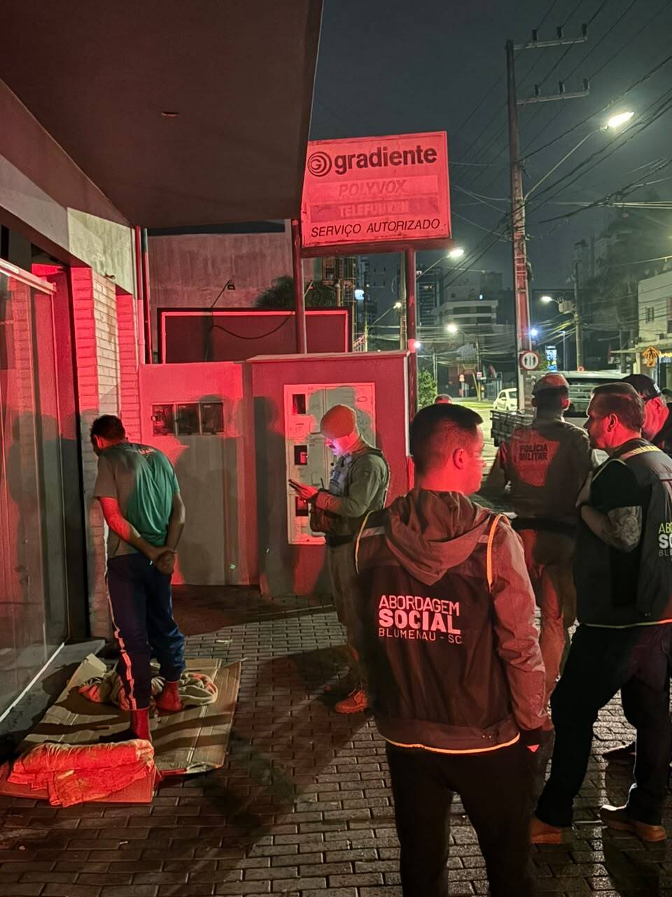 Ação integrada de abordagem social encaminha seis pessoas para acolhimento em Blumenau