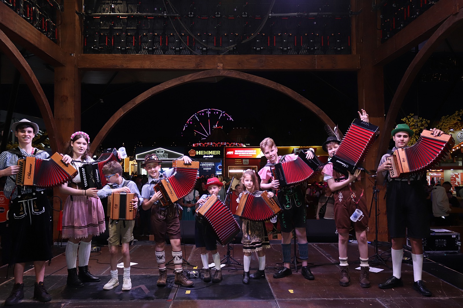 Fábrica de Gaiteiros leva alunos ao palco da 41ª Oktoberfest Blumenau