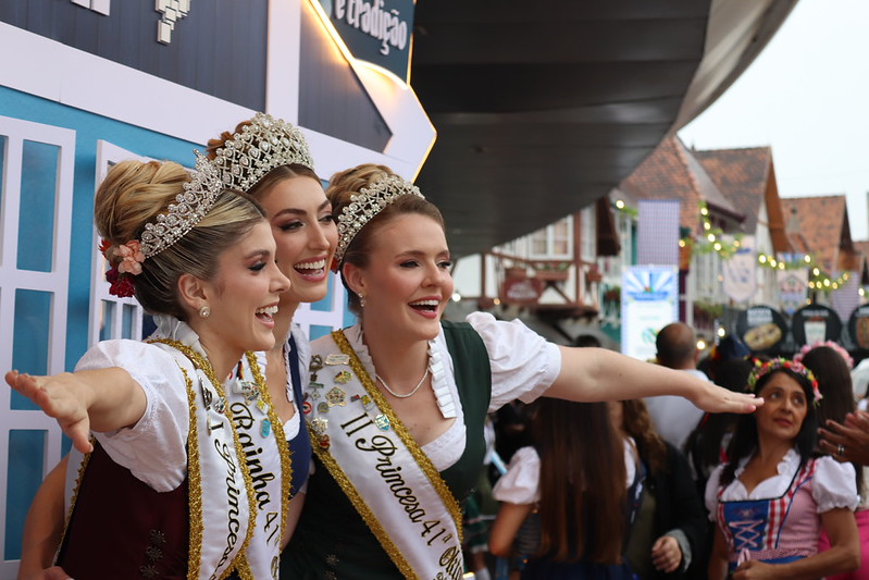 Realeza se despede da 41ª Oktoberfest Blumenau com orgulho da missão cumprida