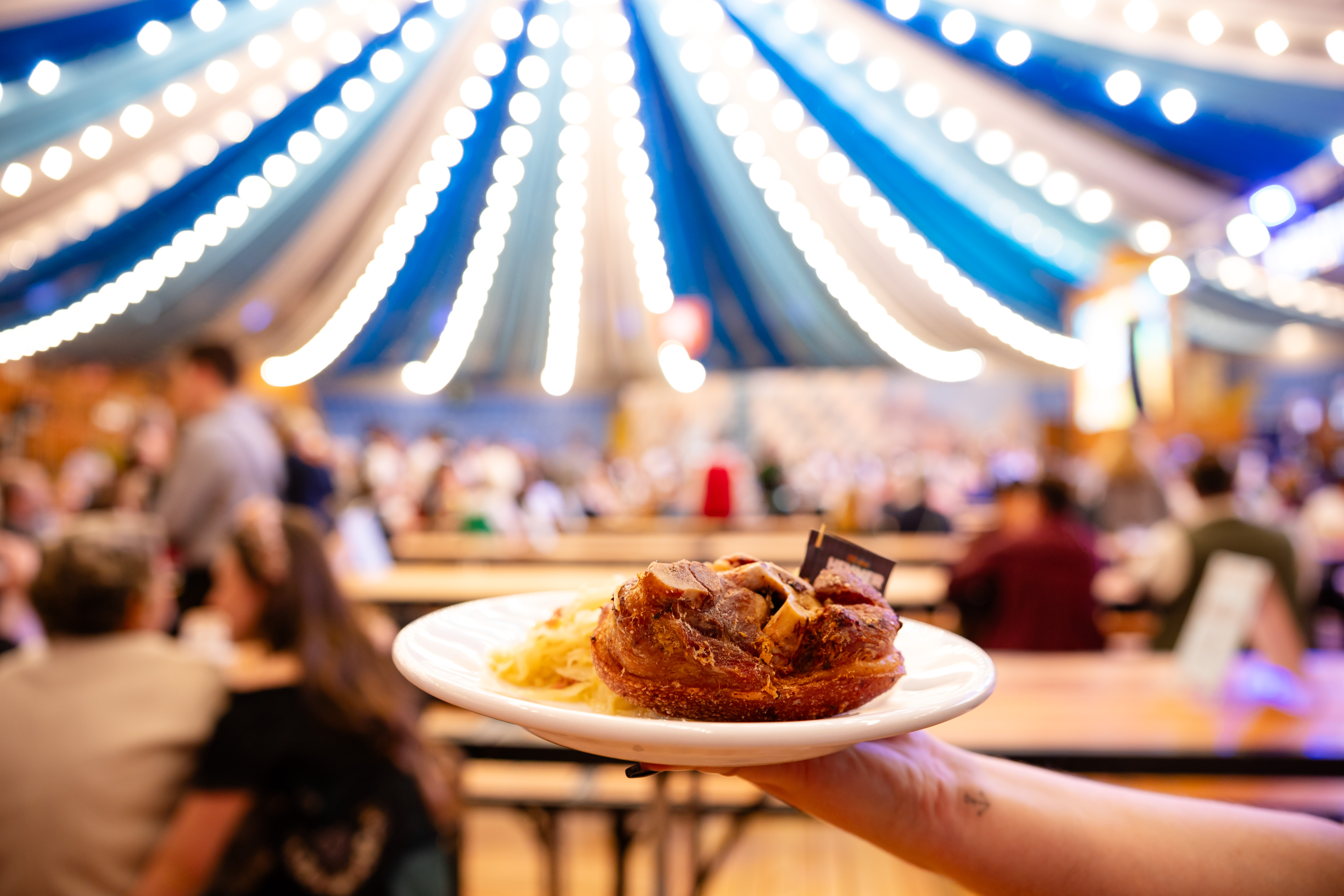 Oktoberfest 2026 terá mais de 150 opções gastronômicas