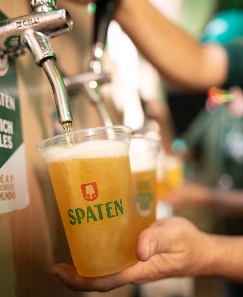 Quer ser atendente de bar na 40ª Oktoberfest Blumenau? Netbar abre seletiva especial nesta terça-feira